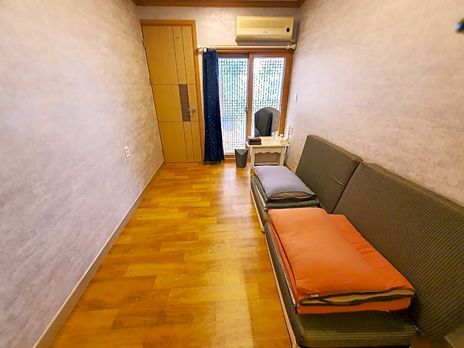 Hwangridangil Adamjeong Hanok Stay