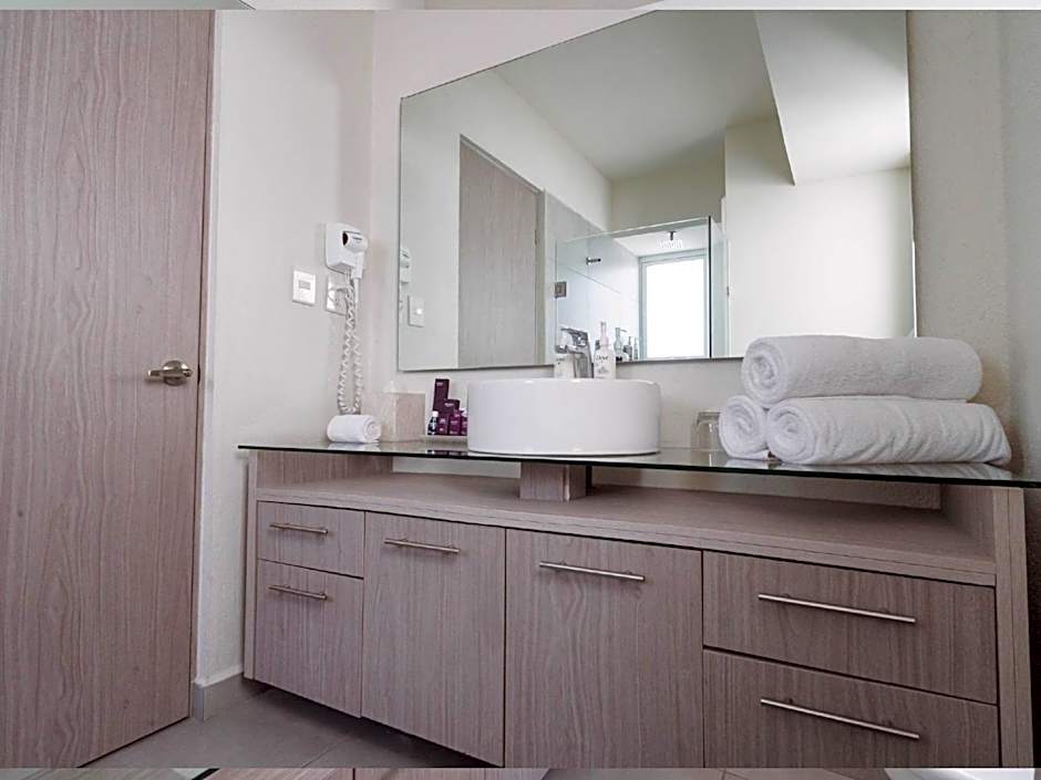 HS HOTSSON Hotel Acapulco