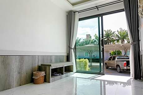 Suite with Garden View