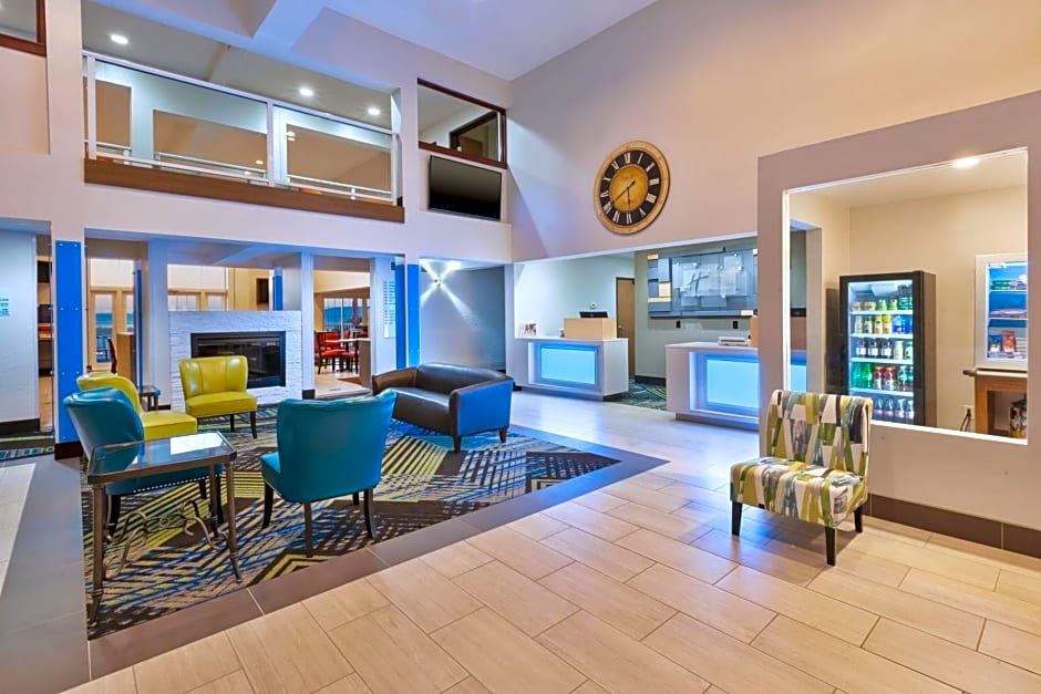 Holiday Inn Express Hotel & Suites Petoskey, an IHG Hotel
