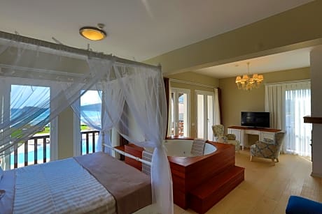 Honeymoon Suite with Spa Bath and Sea View