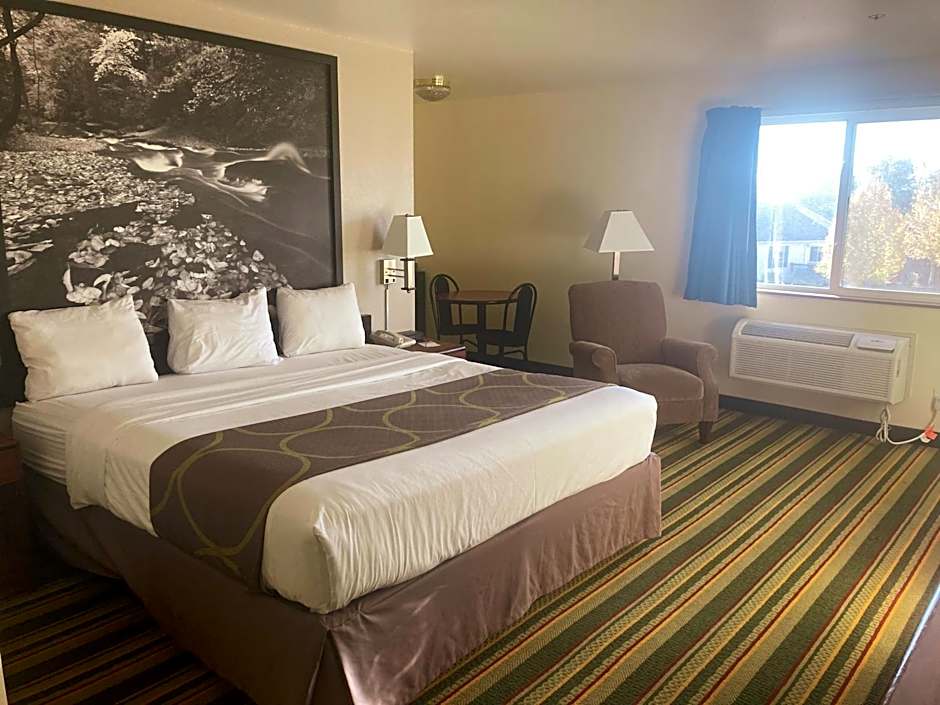 Super 8 by Wyndham Windsor