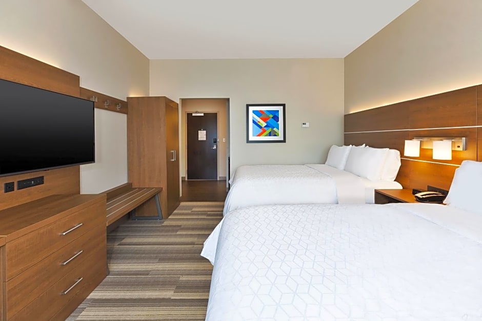 Holiday Inn Express & Suites Milan - Sandusky Area