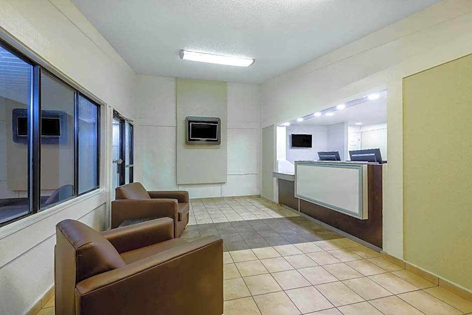 Travelodge by Wyndham Essington / Philadelphia Airport