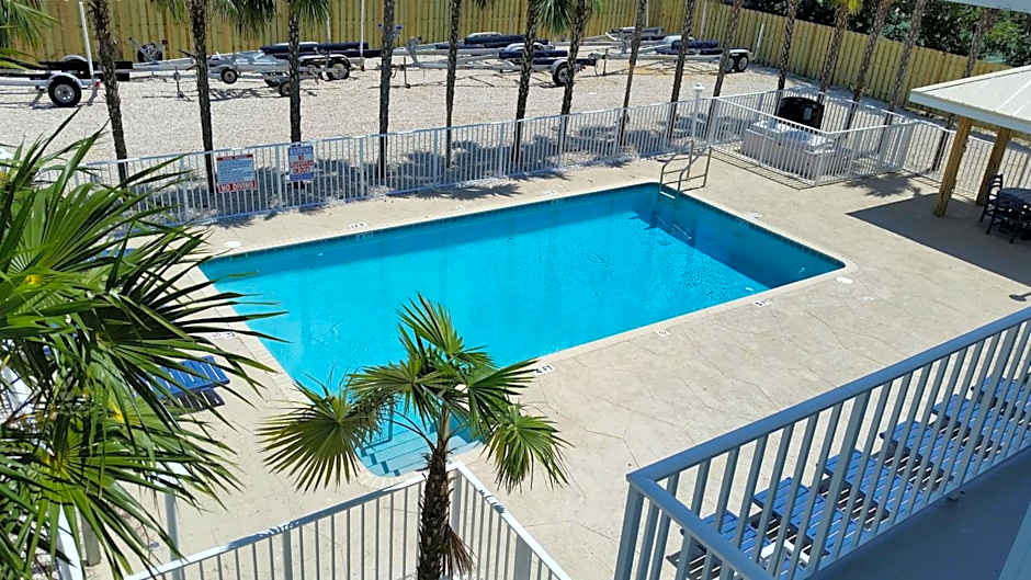 Captain Pips at Knights Key Inn