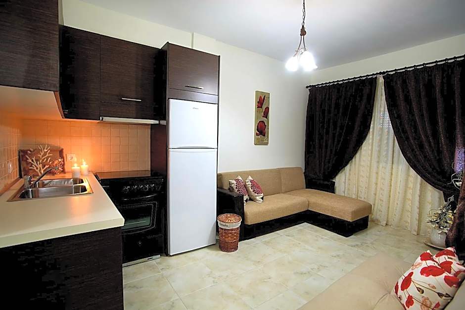 GoldenHill Studios&apartments