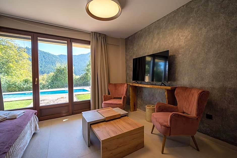 Evritos Villas & Suites with pool