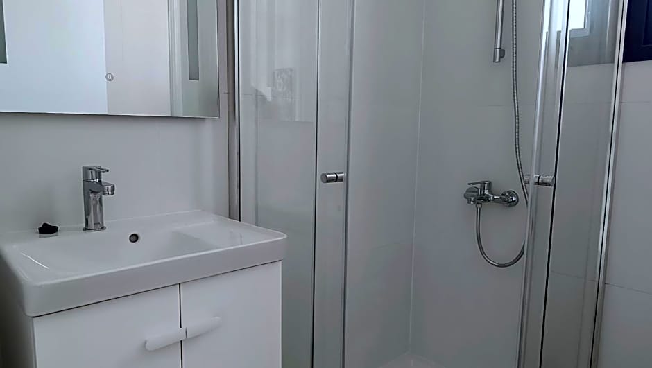 Larvella Estia Luxury Suites