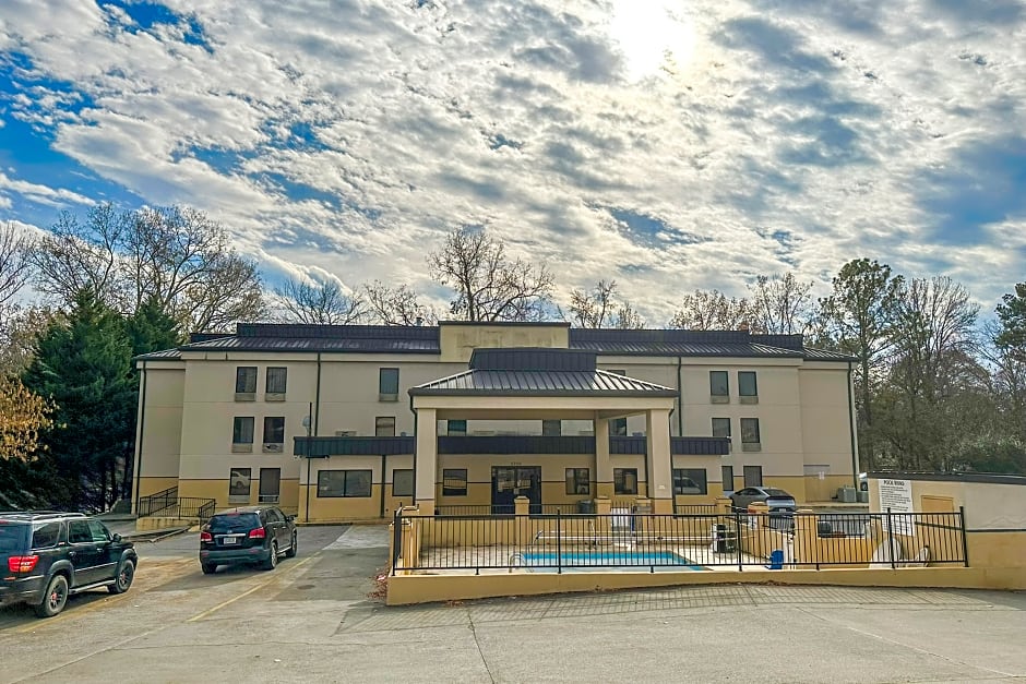 OYO Hotel Rome West GA
