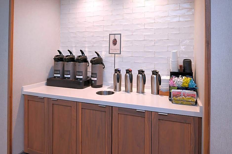 Fairfield Inn & Suites by Marriott Arlington Near Six Flags