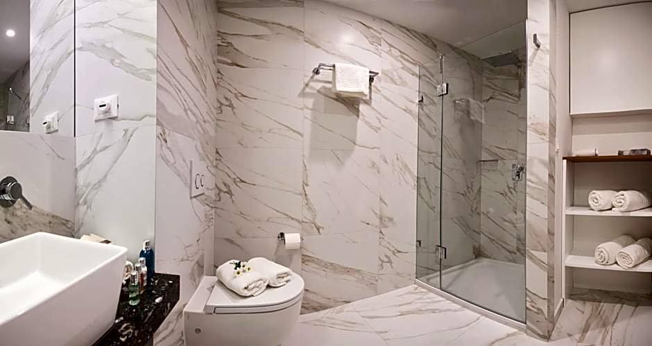 Residence by Vestibul Palace