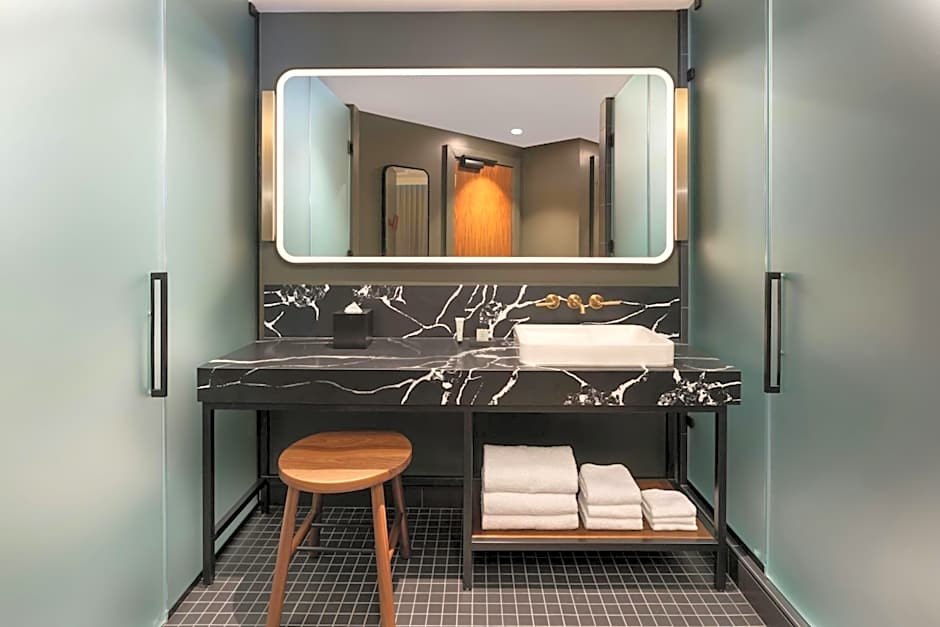 Asher Adams, Autograph Collection