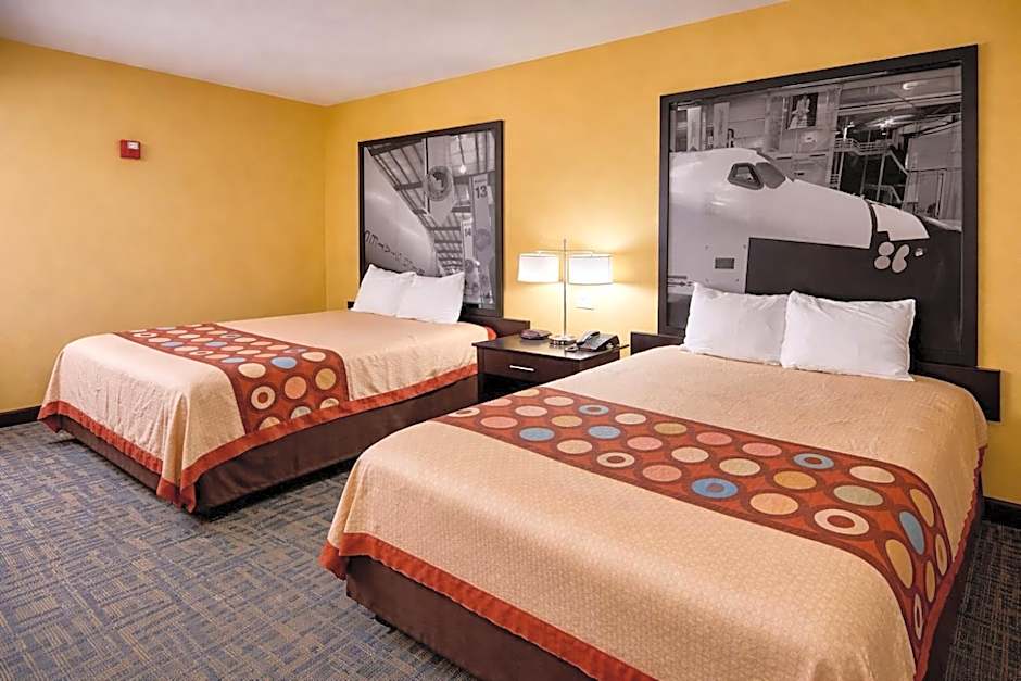 Super 8 by Wyndham Pasadena