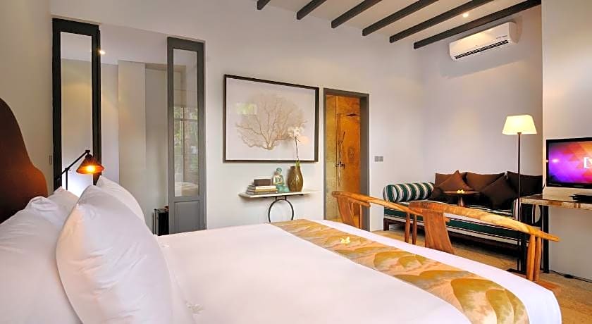 Room & Vespa Suite 1