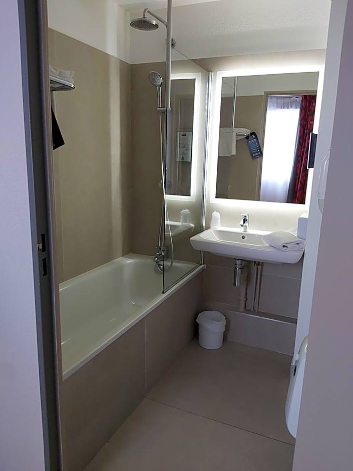 Kyriad Clermont Ferrand Sud - La Pardieu