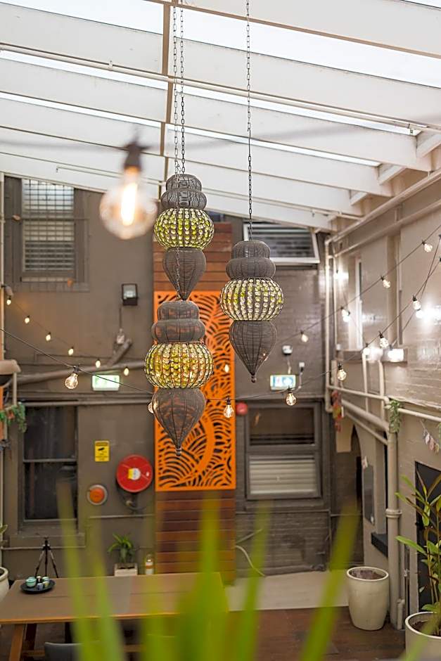 London Plane Backpackers