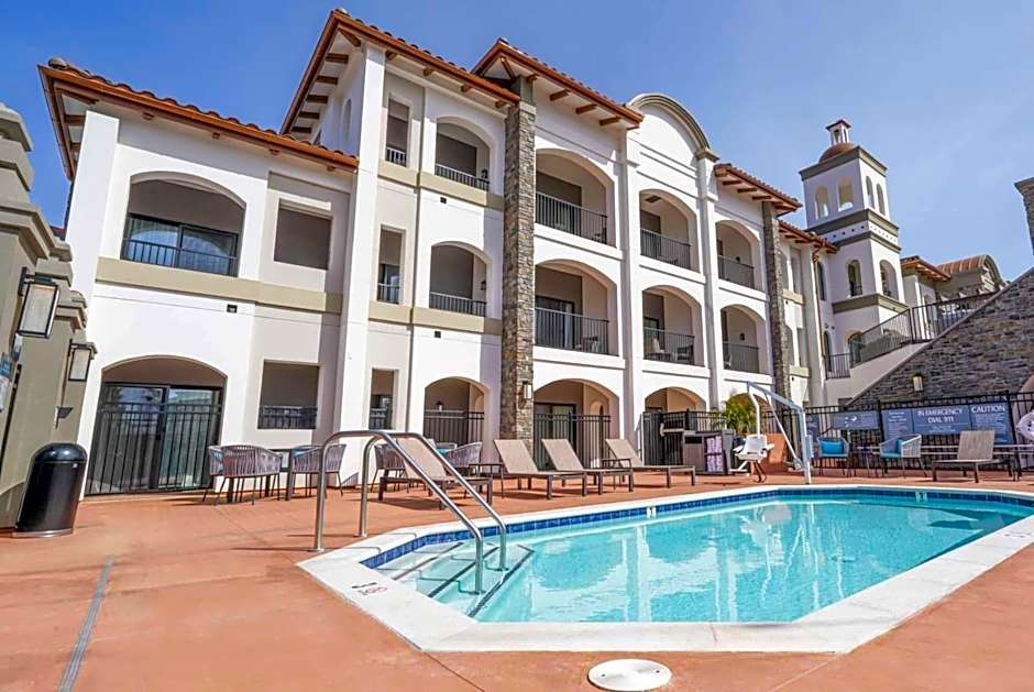 La Quinta Inn & Suites by Wyndham Santa Cruz