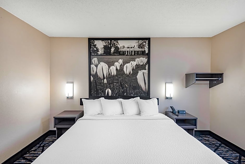 Super 8 by Wyndham Charlottesville