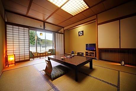 Japanese-Style Triple Room with Shared Bathroom