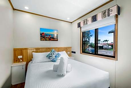 Superior Riverfront 2 Bedroom Cabin - Not Pet Friendly