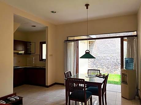 Junior Twin (2 Queen bed)