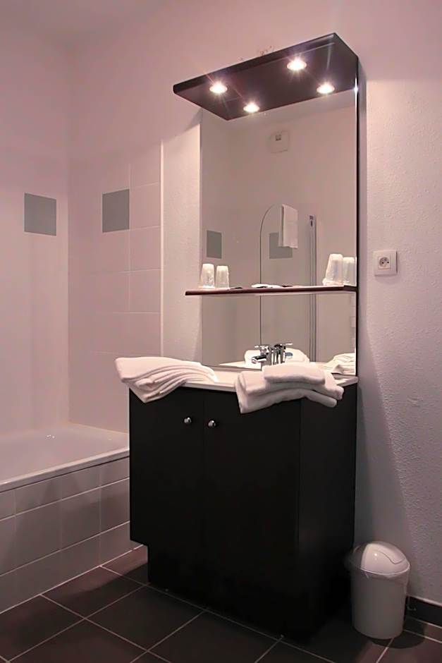 KOSY Appart'Hôtels - Campus Del Sol Esplanade