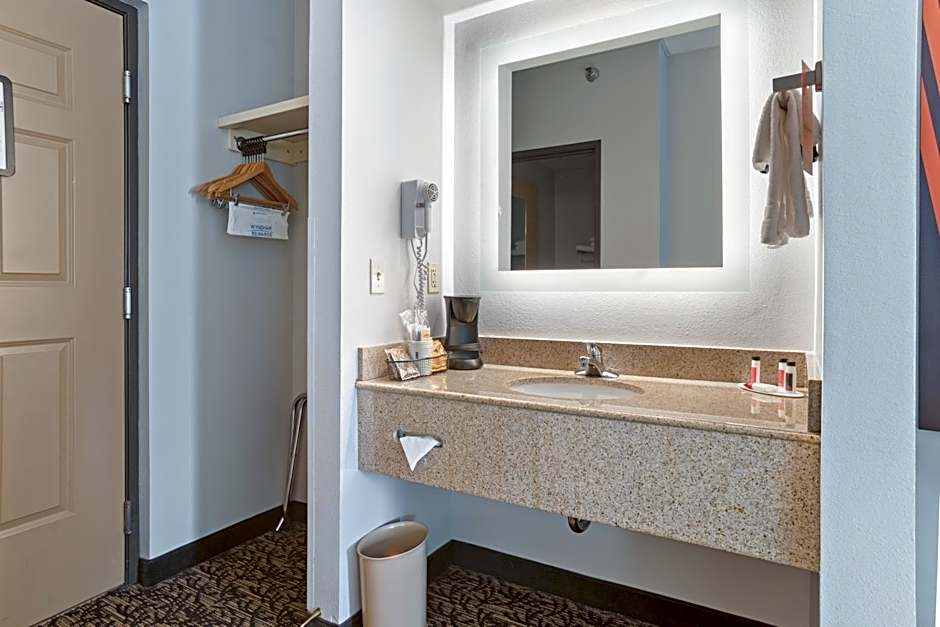 Elevation Inn & Suites, Trademark Collection by Wyndham