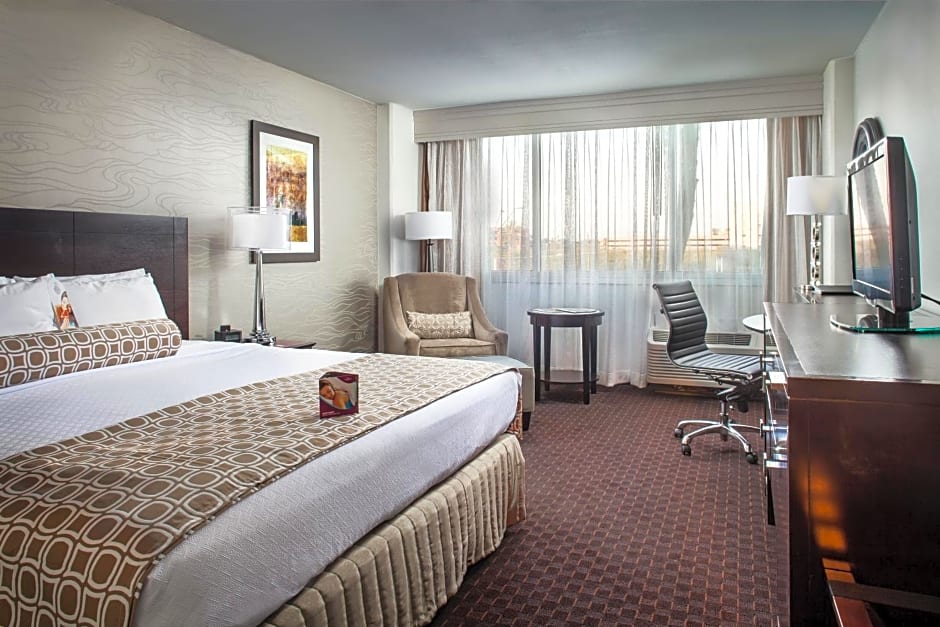 Crowne Plaza Phoenix Airport, an IHG Hotel