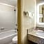 Howard Johnson by Wyndham Romulus Detroit Metro Airport