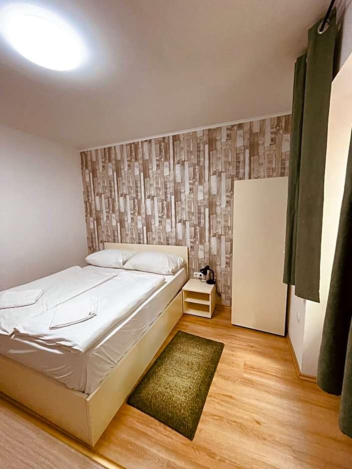 Easy Star Hotel