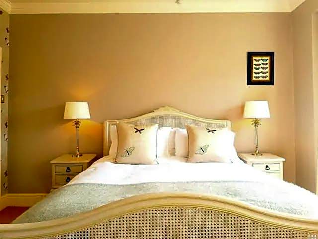 No 6 The Square Tearooms & Accommodation