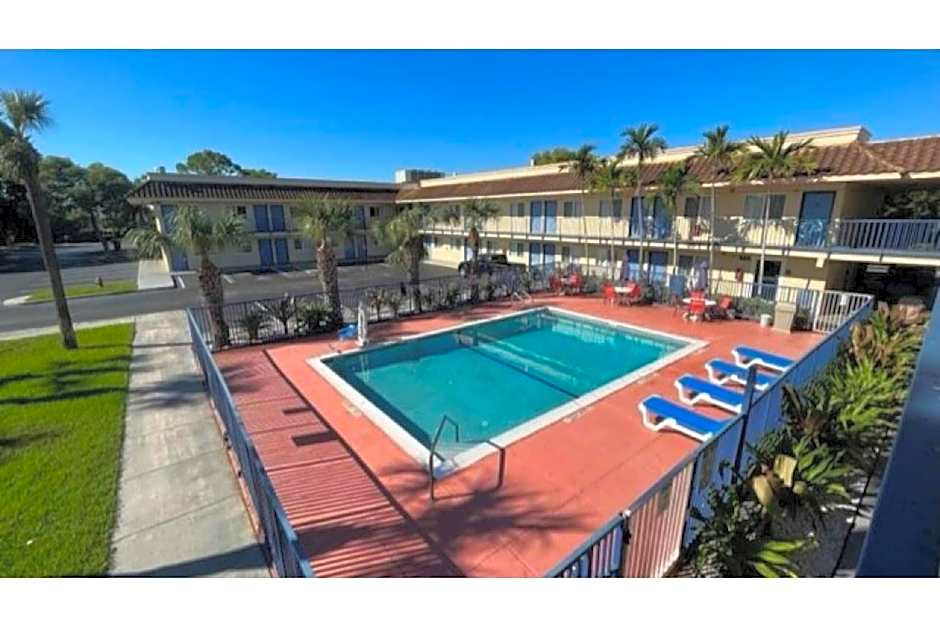 Motel 6 McAlester OK - South