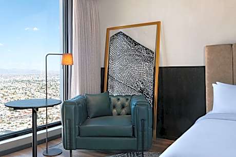 Standard King Room with City View