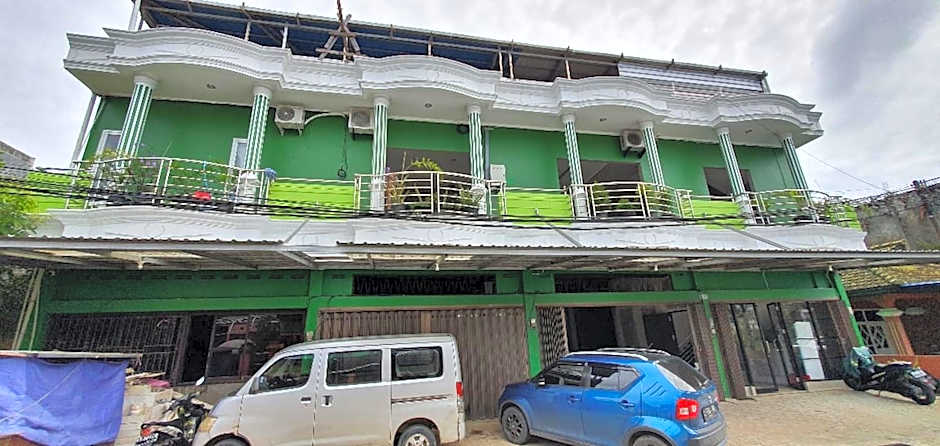 RedDoorz Plus near Siloam Hospital Balikpapan