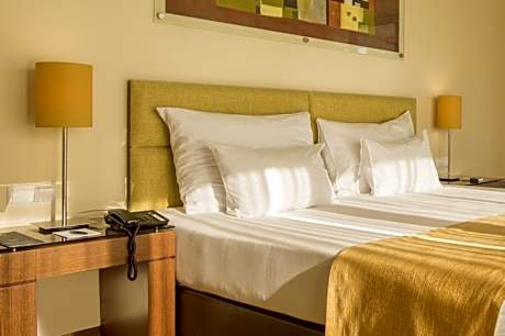 Twin Room with Extra Bed (2 Adults + 1 Child)