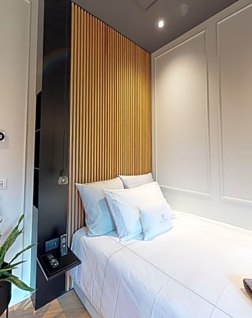 Classic Room with King Bed