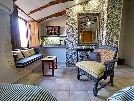 Standard Twin Room with Mountain View