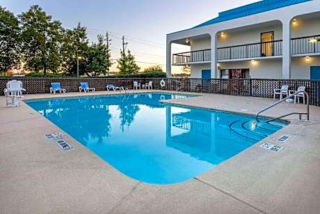 Studio 6 Suites Jacksonville, NC