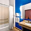 La Quinta Inn & Suites by Wyndham Denton - University Drive