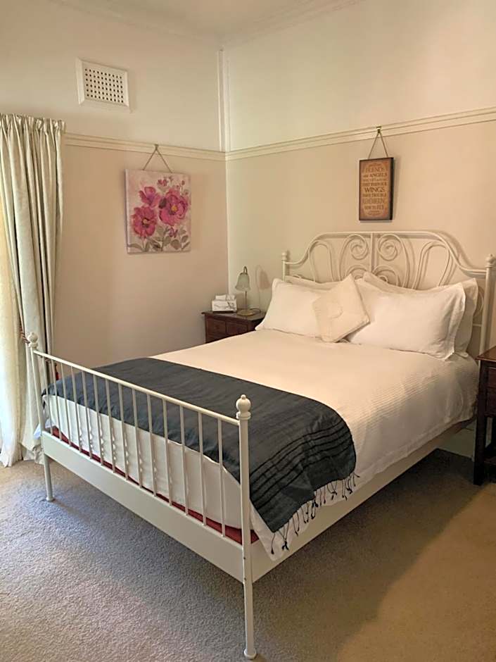 Rosebridge House Bed & Breakfast