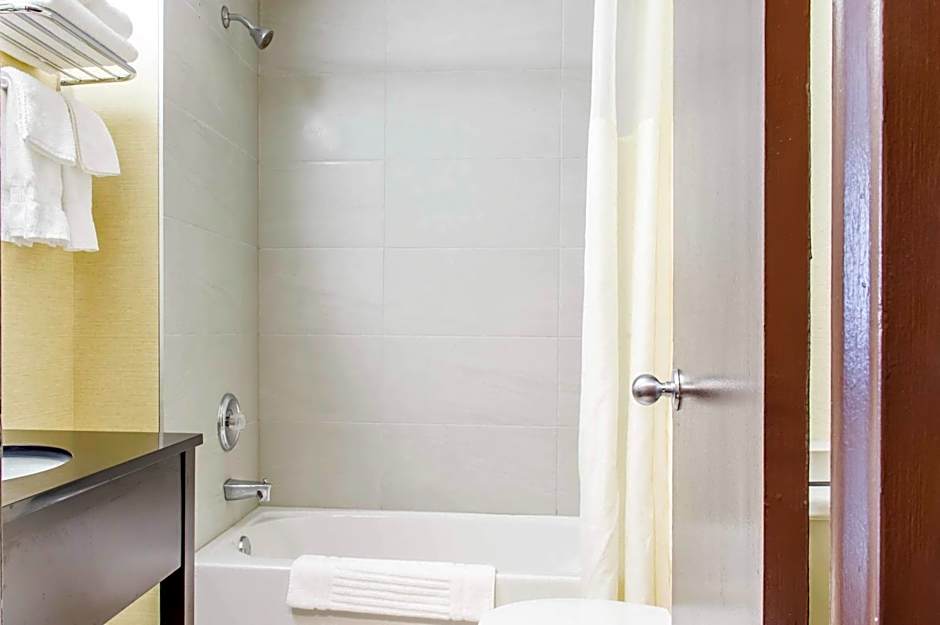 Quality Hotel Dorval Aeroport