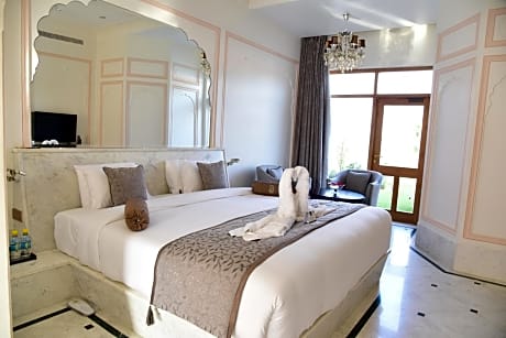 Heritage Villa Suite with Private Pool- 10% Discount on F&B ,15% Discount on SPA , Early C/in upto 3hrs STA* 