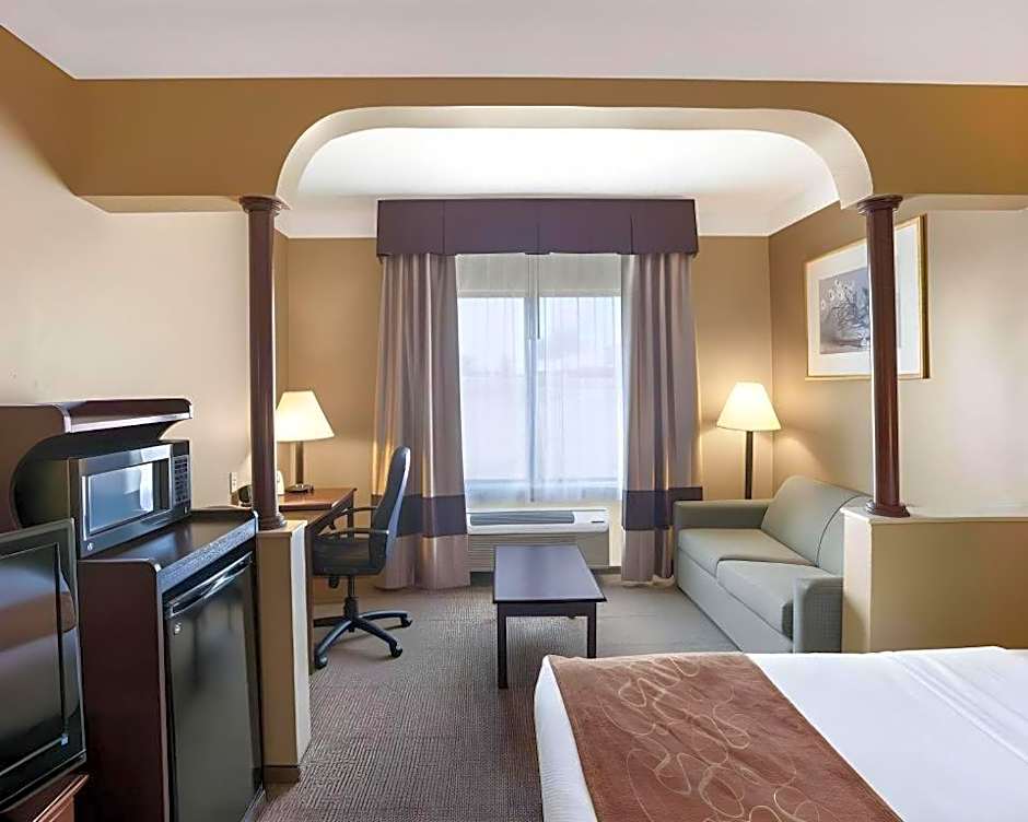 Comfort Suites Plainview