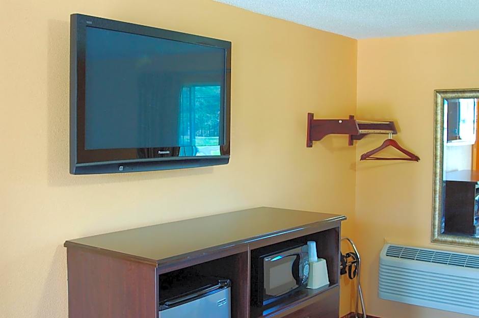 BLUE SKY INN Glens Falls-Saratoga-Lake George