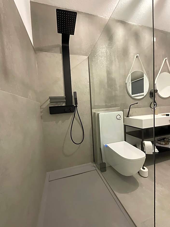 Hotel Residenz Luxury - Outletcity - Parken - Klima - 24h Check-In