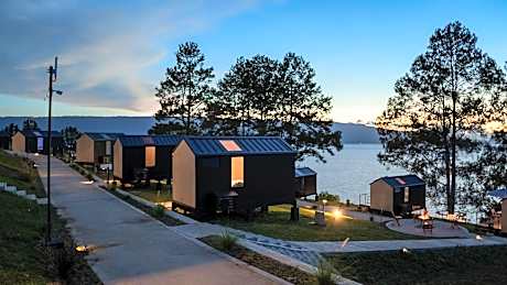 Bobocabin Patra Parapat, Toba