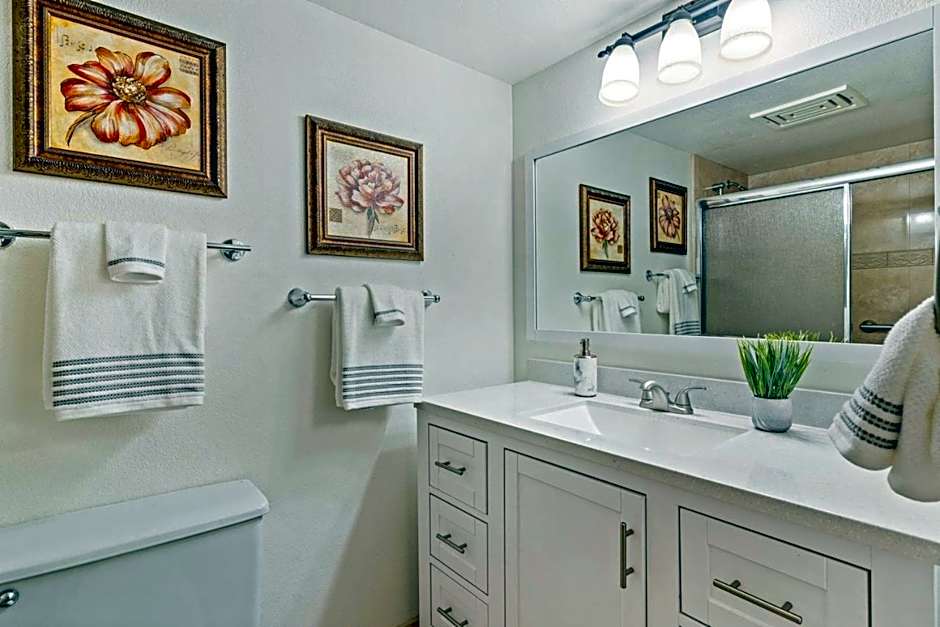 Cozy Condo in Kihei at Kamaole Sands Building 3 Unit 202