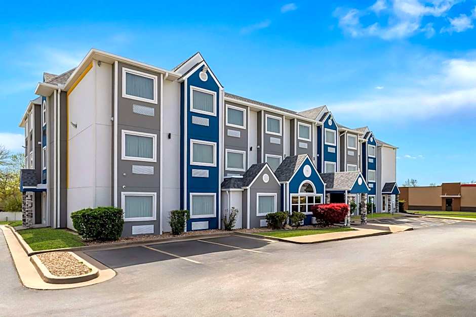 Microtel Inn & Suites by Wyndham Tulsa  Catoosa/Route 66