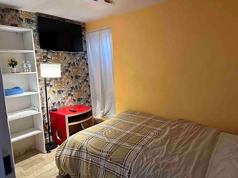 Casa Vázquez , "Como en casa" , hospédate con nosotros y recibirás una atención personalizada, servicio y confort nos distingue.