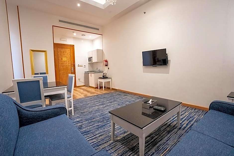 Platinum Alkhamseen Serviced Apartments